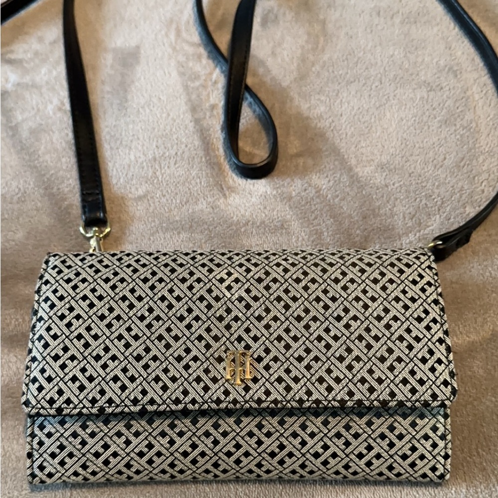 Tommy Hilfiger Wallet/Cross Body Purse